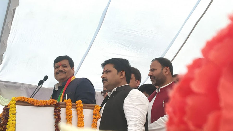 SP-BSP गठबंधन पर फिर बोले शिवपाल, कहा- 'माया ने समाजवादियों का सम्मान नहीं, जुल्म ढाए हैं' SP-BSP गठबंधन पर फिर बोले शिवपाल, कहा- 'माया ने समाजवादियों का सम्मान नहीं, जुल्म ढाए हैं'