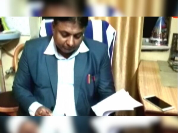 रामगढ़ चौक के निलंबित बीडीओ मनोज अग्रवाल ने धमकी दी है. 