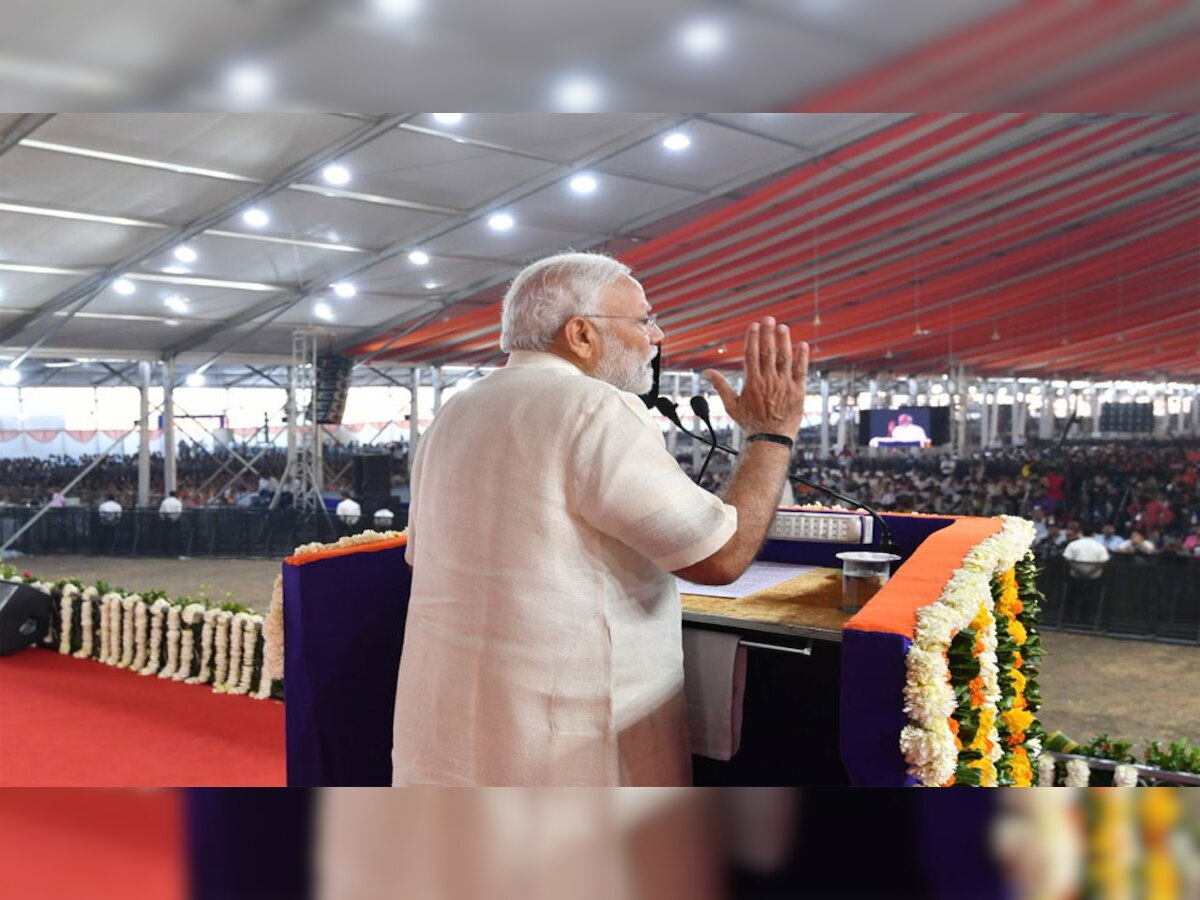 प्रधानमंत्री ने कहा कि कुछ लोगों को आश्चर्य है कि एनडीए सरकार द्वारा शुरू की गई योजनाएं कैसे गरीबों और वंचितों के जीवन में बदलाव ला रही हैं. (फाइल फोटो)