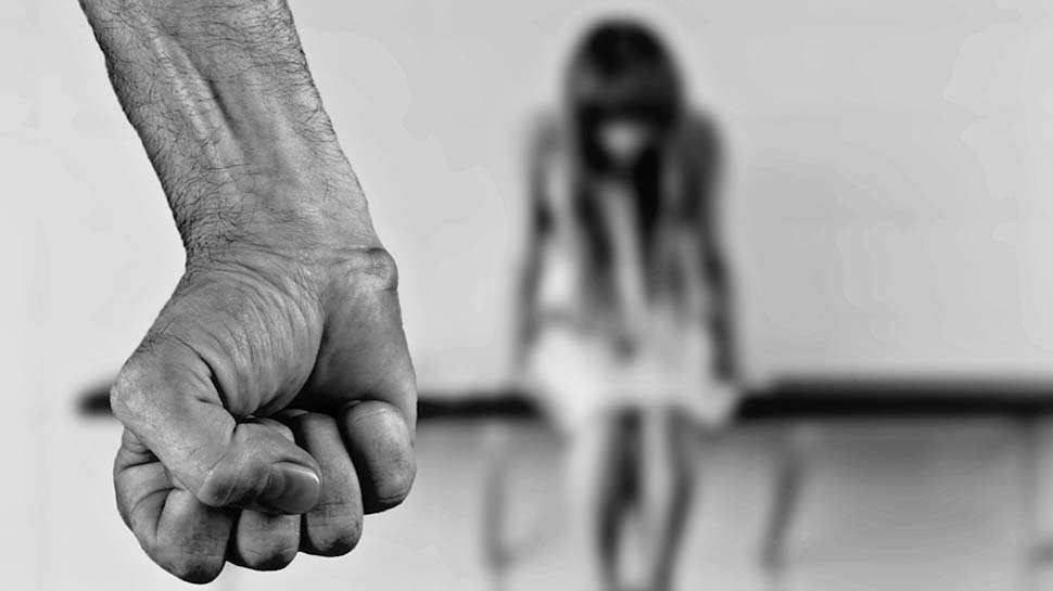 बिहार: पत्नी ने पति पर लगाया बेटी से दुष्कर्म का आरोप, गिरफ्तार