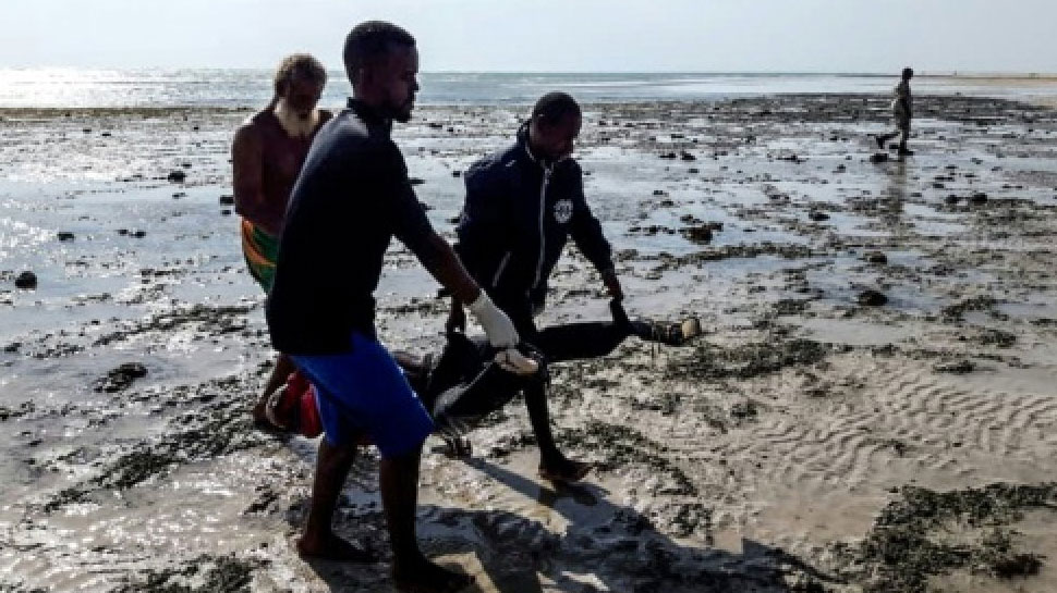 अफ्रीकी प्रवासी खतरनाक मार्ग से काम की तलाश में मध्य पूर्व जा रहे थे.(फोटो- AFP) अफ्रीकी प्रवासी खतरनाक मार्ग से काम की तलाश में मध्य पूर्व जा रहे थे.(फोटो- AFP)