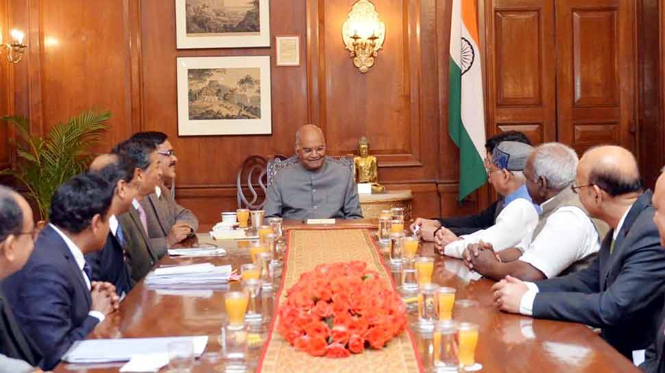 राष्ट्रपति जी बजट पेश करने की इजाजत दीजिए, अरे पहले जूस पीजिए...!
