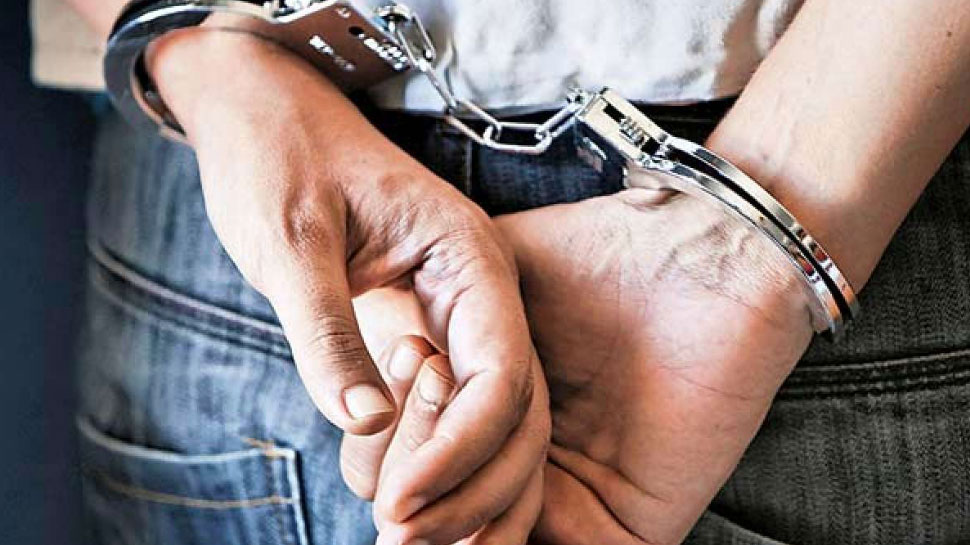 UP: सुंदर भाटी गैंग का शार्प शूटर गिरफ्तार, कई वारदातों में रहा था शामिल UP: सुंदर भाटी गैंग का शार्प शूटर गिरफ्तार, कई वारदातों में रहा था शामिल