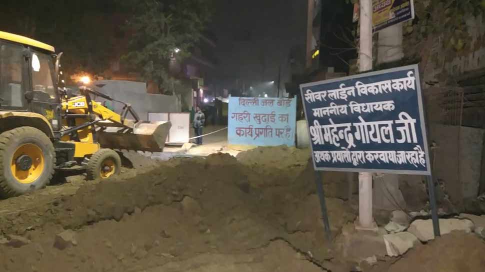 दिल्ली: जल बोर्ड करा रहा था खुदाई, मिट्टी धंसने से एक मजदूर की मौत, एक की हालत गंभीर