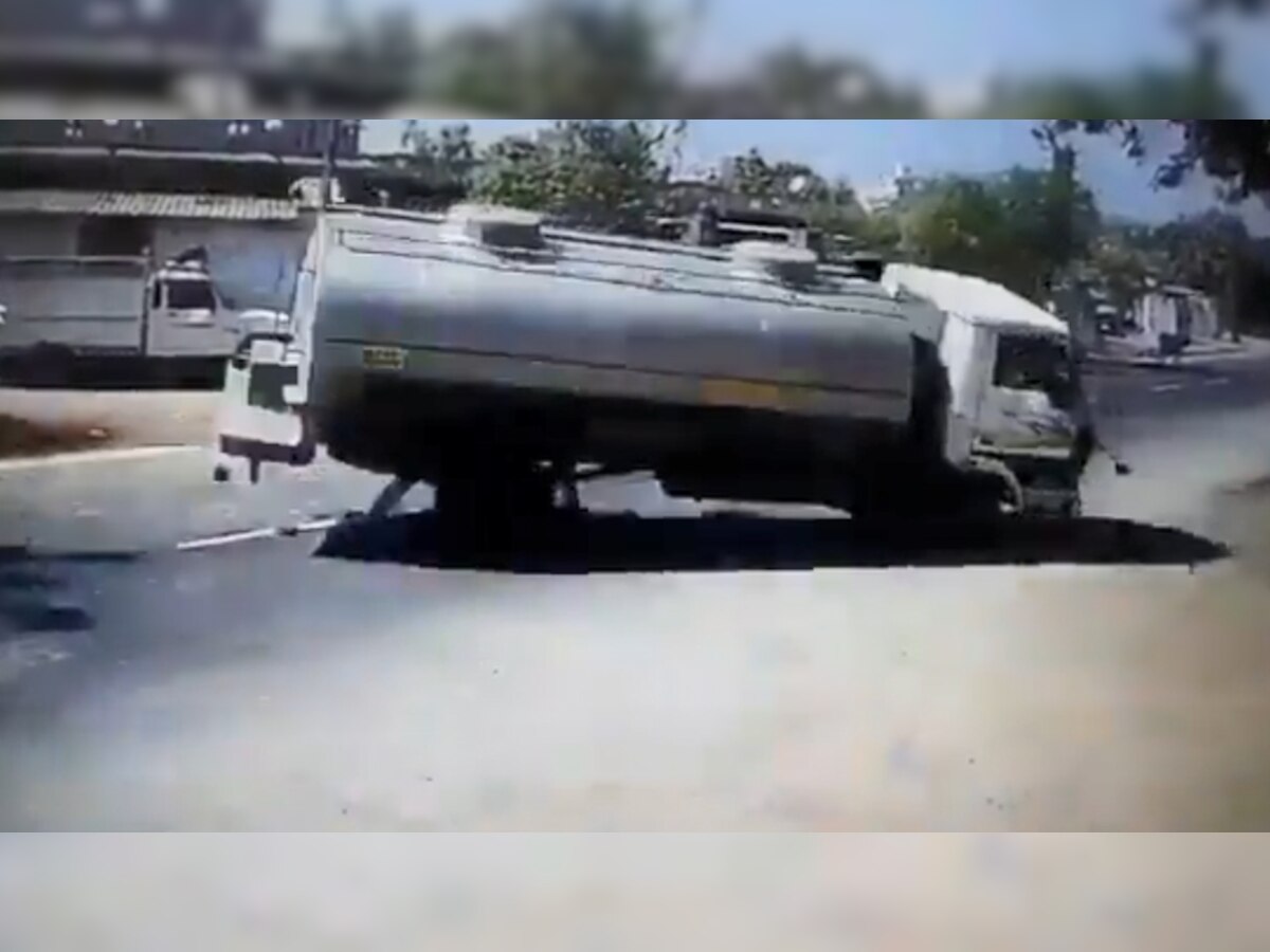 VIDEO: जब ट्रक ड्राइवर ने अचानक 180 डिग्री पर मोड़ दिया ट्रक, लोग बोले- ये तो 'स्टंटमैन' है