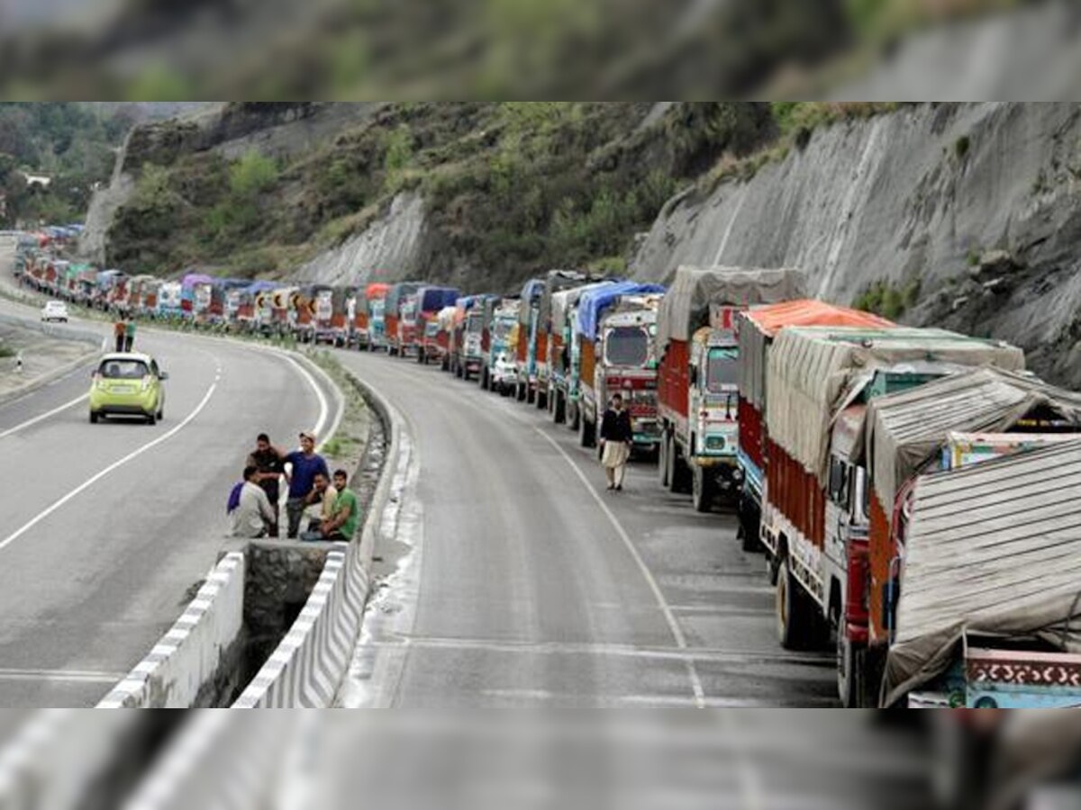 श्रीनगर राष्ट्रीय राजमार्ग सामरिक रूप से काफी महत्वपूर्ण है. (फाइल फोटो)