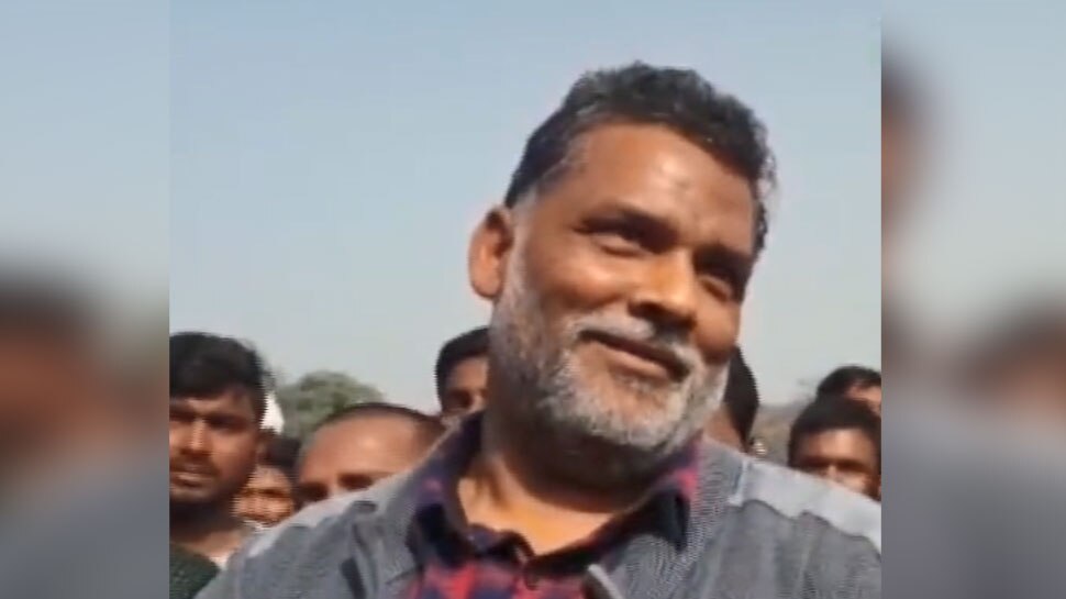 पप्पू यादव के बिगड़े बोल, सांसद से पूछी उपलब्धि तो युवक और पिता को सरेआम किया अपमानित