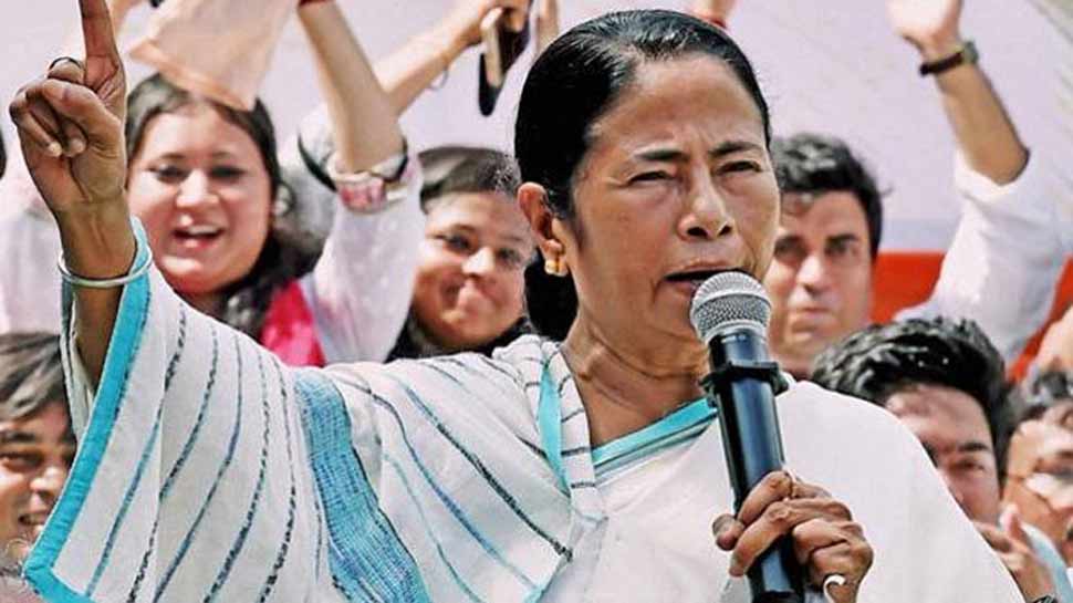 एक दशक पहले इसी जगह धरने पर बैठी थीं ममता बनर्जी, ढहा दिया था लेफ्ट सरकार का किला