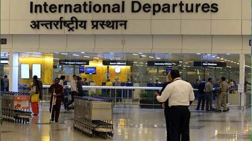 घने कोहरे के कारण दिल्ली हवाईअड्डे से विमानों के टेक ऑफ में देरी