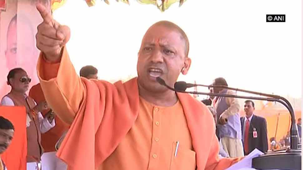 पुरुलिया पहुंचकर योगी ने लगाए 'जय श्री राम' के नारे, कहा - गर्व से कहिये हम हिंदू हैं