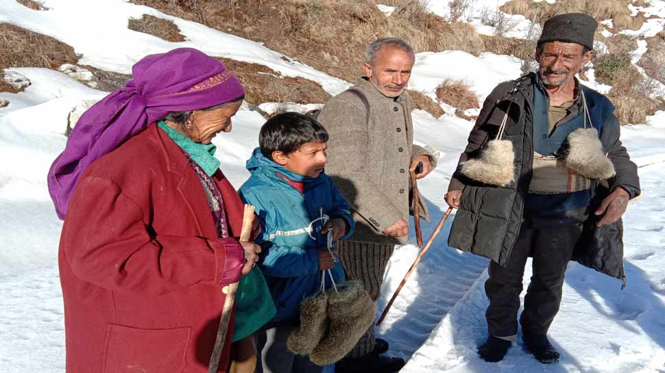 उत्तराखंड: बर्फीले इलाकों में कैसे रहते है ग्रामीण, जानेंगे तो चौंक जाएंगे आप
