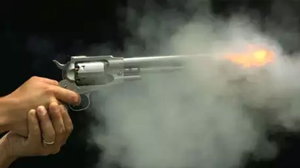 एमपी में बदमाश बेखौफ, बेटे की शादी का कार्ड बांटने जा रहे एसआई को मारी गोली