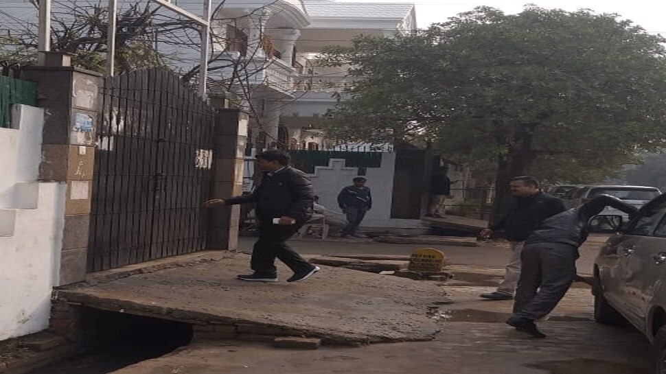 मुलायम के करीबी रहे पूर्व मंत्री पर इनकम टैक्स की बड़ी छापेमारी, हो सकते हैं कई खुलासे