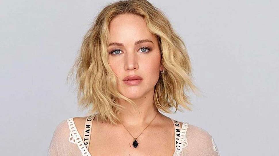 Hollywood : एक्ट्रेस जेनिफर लॉरेंस ने बॉयफ्रेंड कुक मैरोने से की सगाई