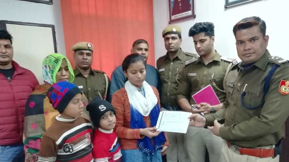 बेसहारा परिवार की आर्थिक मदद कर दिल्ली पुलिस ने कायम की इंसानियत की मिसाल
