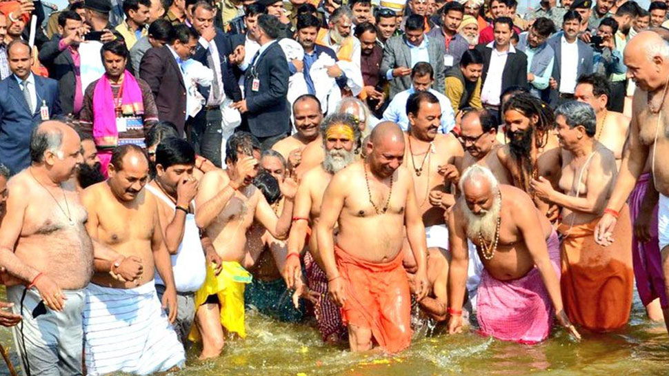 कुंभ में सीएम के स्नान की फोटोग्राफी पर विधान परिषद में हुआ हंगामा