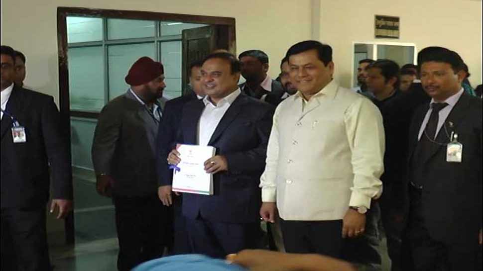असम में दुल्हनों को मिलेगा एक तोला सोना, बीजेपी सरकार की घोषणा असम में दुल्हनों को मिलेगा एक तोला सोना, बीजेपी सरकार की घोषणा