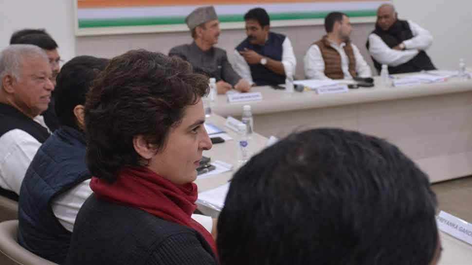 प्रियंका को AICC बैठक में आवंटित की गई राहुल से दूर की कुर्सी, आखिर क्या रही वजह