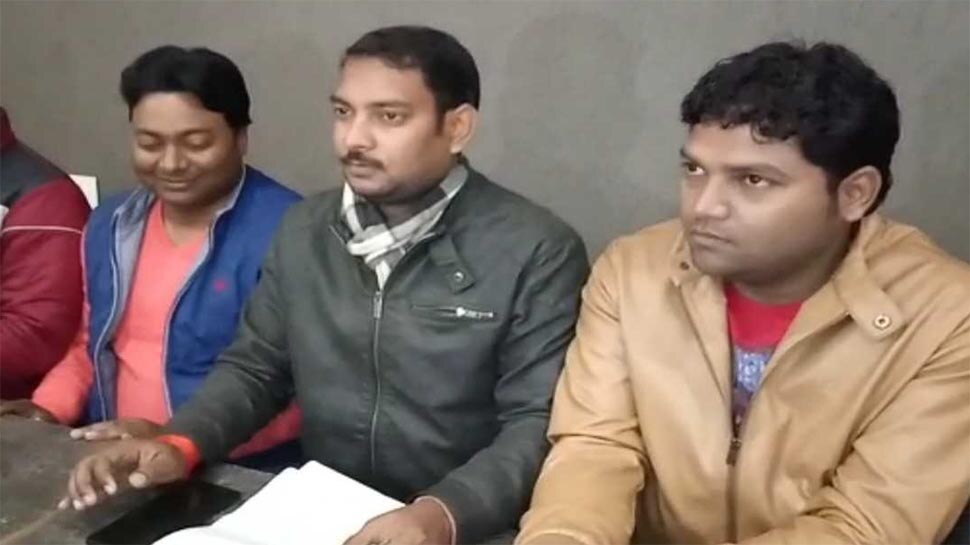 'अलीगढ़ मुस्लिम यूनिवर्सिटी में VC 15 दिन में मंदिर बनवाएं, वरना युवा मोर्चा खुद बनवाएगा'