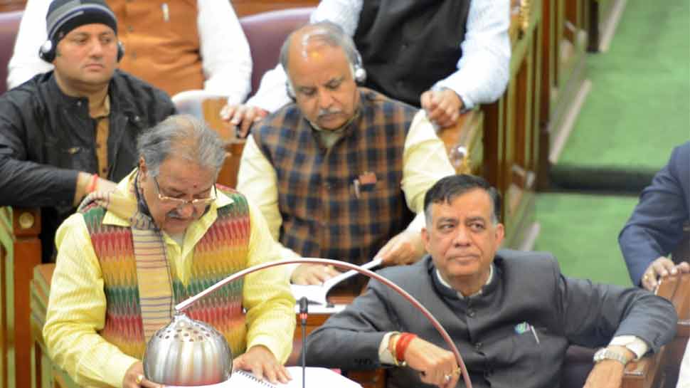 2019 चुनाव की जंग: योगी सरकार ने बजट में हर वर्ग को साधने की भरपूर कोशिश