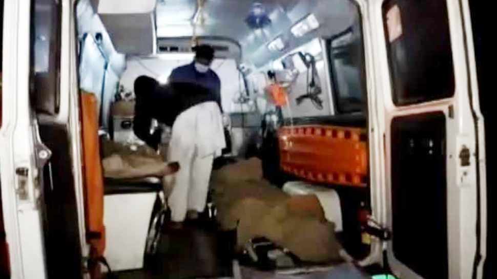 मुजफ्फरनगर: मदरसे में तेज धमाके के साथ लगी आग, 12 छात्र झुलसे, 10 की हालत गंभीर मुजफ्फरनगर: मदरसे में तेज धमाके के साथ लगी आग, 12 छात्र झुलसे, 10 की हालत गंभीर