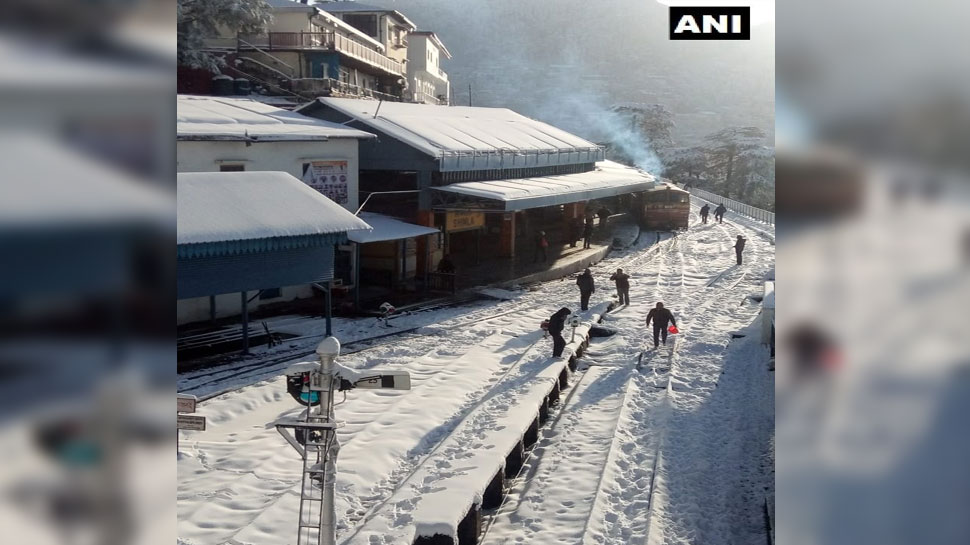 हिमाचल, कश्मीर और उत्तराखंड में भारी बर्फबारी, दिल्ली-NCR में ओले गिरने की वजह आई सामने हिमाचल, कश्मीर और उत्तराखंड में भारी बर्फबारी, दिल्ली-NCR में ओले गिरने की वजह आई सामने