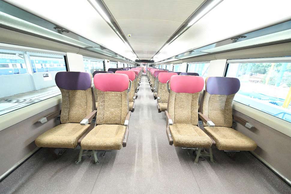 ट्रेन के पहले कोच में लगा है ड्राइविंग सिस्टम inside pictures and features of vande bharat express