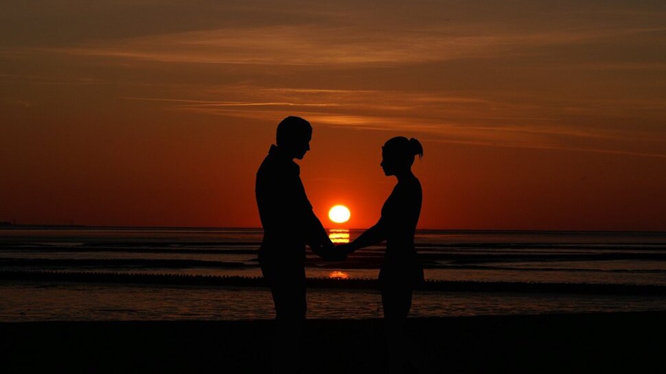 कुछ दूर मेरे साथ चलो Walk away with me