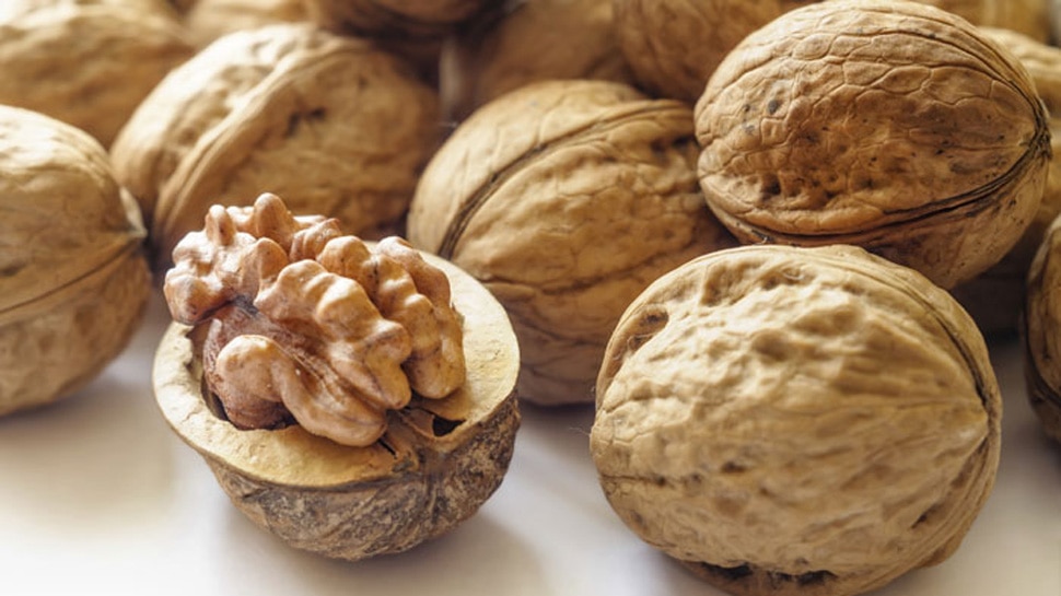 Nut reduces the risk of depression, these benefits are also shocking