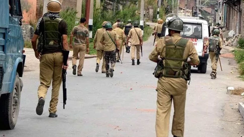 शोपियां में महिला के साथ पुलिसकर्मी के 'हाथापाई' मामले में शासन ने दिए जांच के आदेश शोपियां में महिला के साथ पुलिसकर्मी के 'हाथापाई' मामले में शासन ने दिए जांच के आदेश