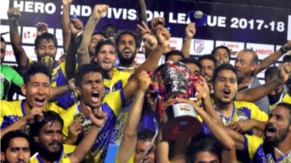 कश्मीर के युवाओं को फुटबॉल से जोड़ रहा है रियल कश्मीर एफसी, घाटी में खुशी का माहौल