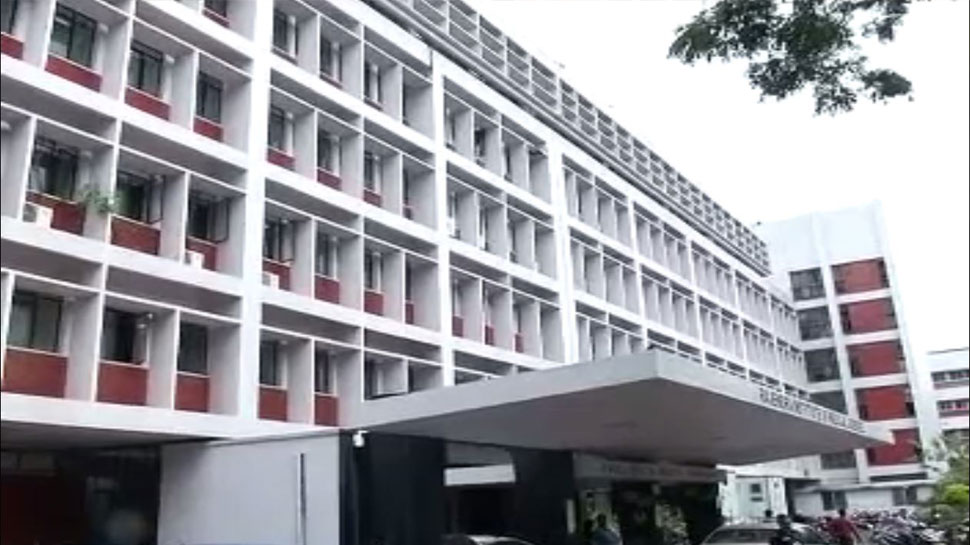 रांची: तीन साल से बिना लाइसेंस चल रहा रिम्स का ब्लड बैंक, अस्पताल की बड़ी लापरवाही रांची: तीन साल से बिना लाइसेंस चल रहा रिम्स का ब्लड बैंक, अस्पताल की बड़ी लापरवाही