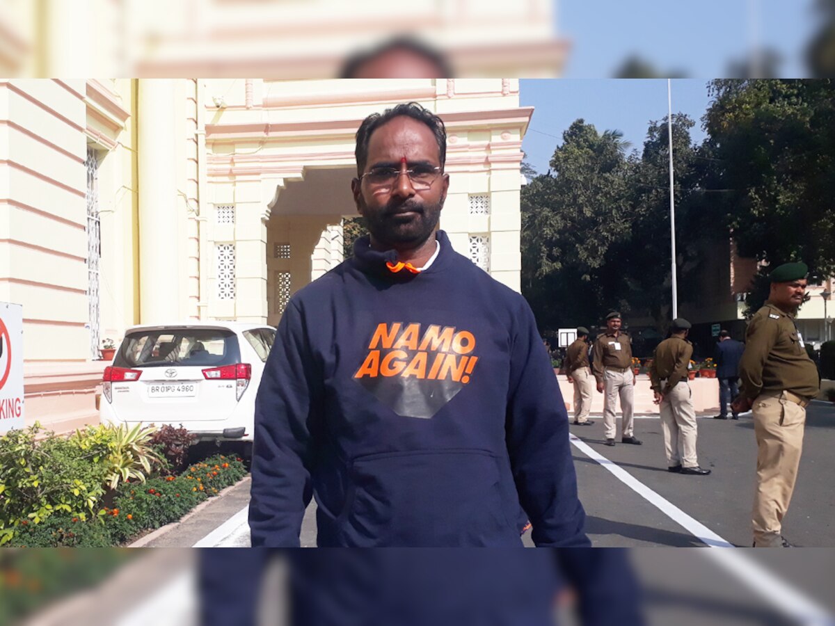 बीजेपी एमएलसी संजय मयूख NAMO AGAIN टी-शर्ट पहनकर सदन पहुंचे. 