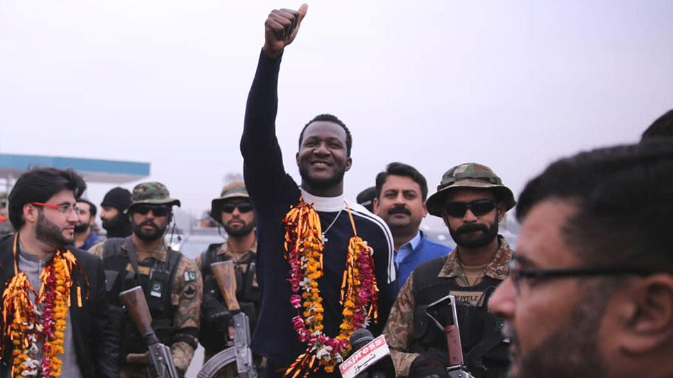 पाकिस्तान को आतंकी देश कहने पर भड़के डैरेन सैमी, भारतीय फॉलोअर को कहा- 'दफा हो जाओ यहां से' पाकिस्तान को आतंकी देश कहने पर भड़के डैरेन सैमी, भारतीय फॉलोअर को कहा- 'दफा हो जाओ यहां से'