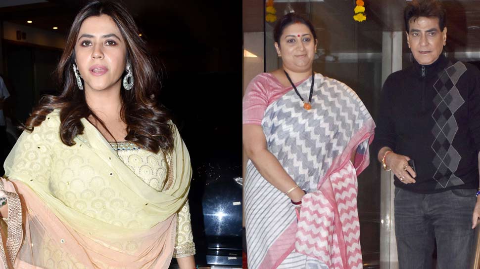 PHOTOS : एकता कपूर के बेटे के नामकरण में पहुंचे ये सितारे, पार्टी में दोस्त स्मृति ईरानी भी आईं नजर PHOTOS : एकता कपूर के बेटे के नामकरण में पहुंचे ये सितारे, पार्टी में दोस्त स्मृति ईरानी भी आईं नजर