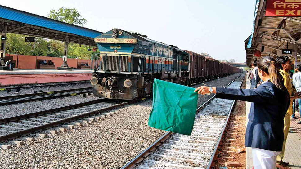 Railway में जल्द आएंगी एक लाख नौकरियां, इसी महीने हो सकता है ऐलान
