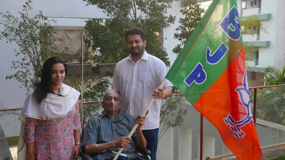 गोवा के बीमार चल रहे मुख्यमंत्री ने बीजेपी के झंडे के साथ तस्वीर साझा की