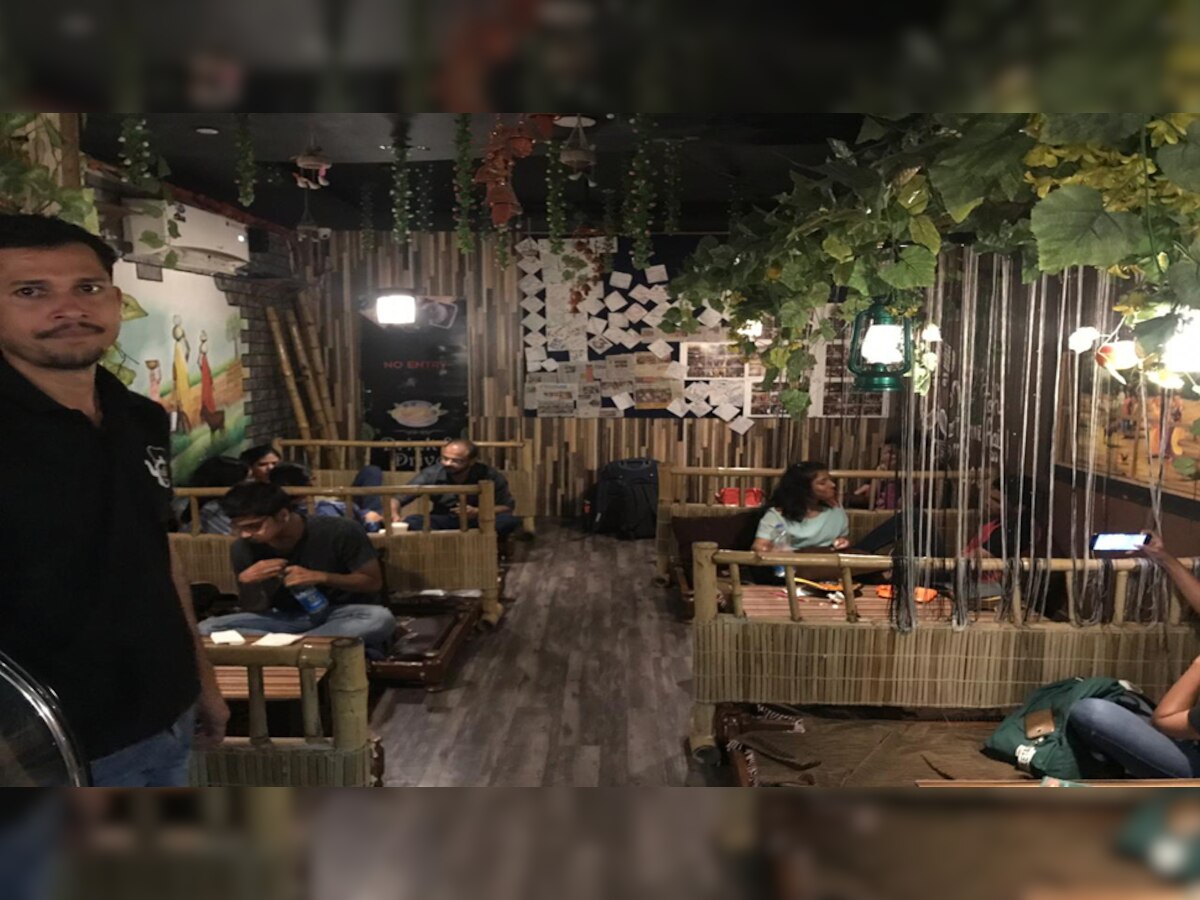 इस कैफे में सिर्फ डीफ एंड डंब युवा काम करते हैं.(फाइल फोटो)