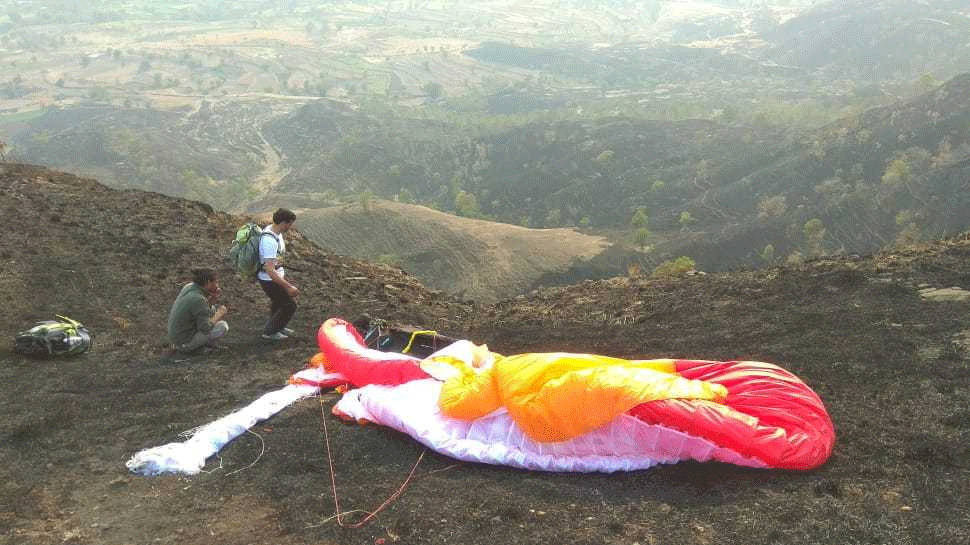 कोरिया से दोस्तों के साथ पॅराग्लायडिंग का मजा लेने आया था शख्स, लेकिन... कोरिया से दोस्तों के साथ पॅराग्लायडिंग का मजा लेने आया था शख्स, लेकिन...