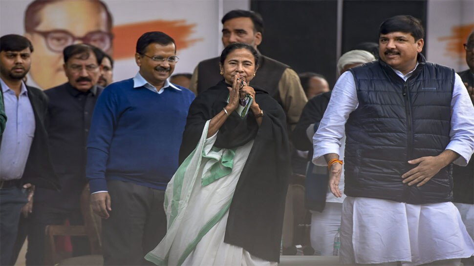 AAP की रैली में बोलीं ममता बनर्जी, 'राष्ट्रीय स्तर पर भी एकजुट होकर लड़ेगा विपक्ष'