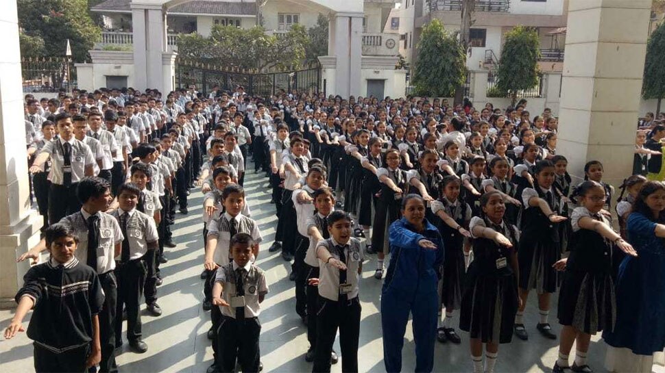 पहली से 12वीं तक के छात्रों ने ली प्रतिज्ञा, माता-पिता की मर्जी से ही करेंगे शादी