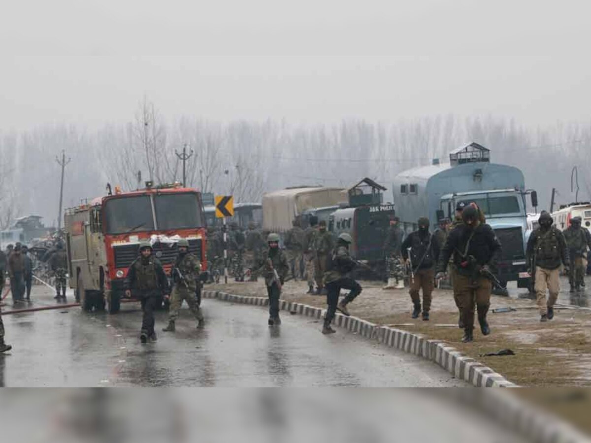 पुलवामा हमलाः शहीदों की संख्या बढ़कर हुई 44, कैबिनेट की बैठक, राजनाथ जा रहे कश्मीर