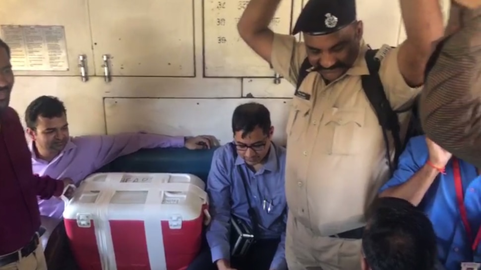 डॉक्टरों की टीम ने लोकल ट्रेन सें लिवर पहुंचाया Doctors team delivered Liver from local train