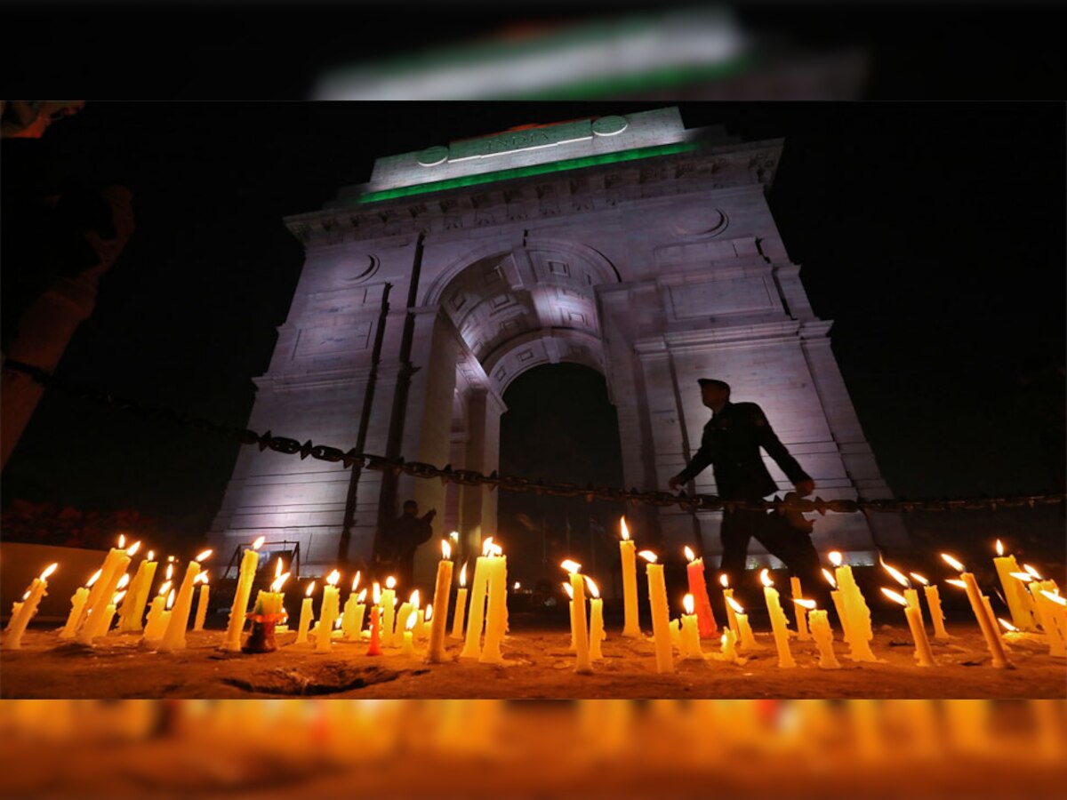 इंडिया गेट पर शहीदों को श्रद्धांजलि दी गई (फोटो साभार - रॉयटर्स)