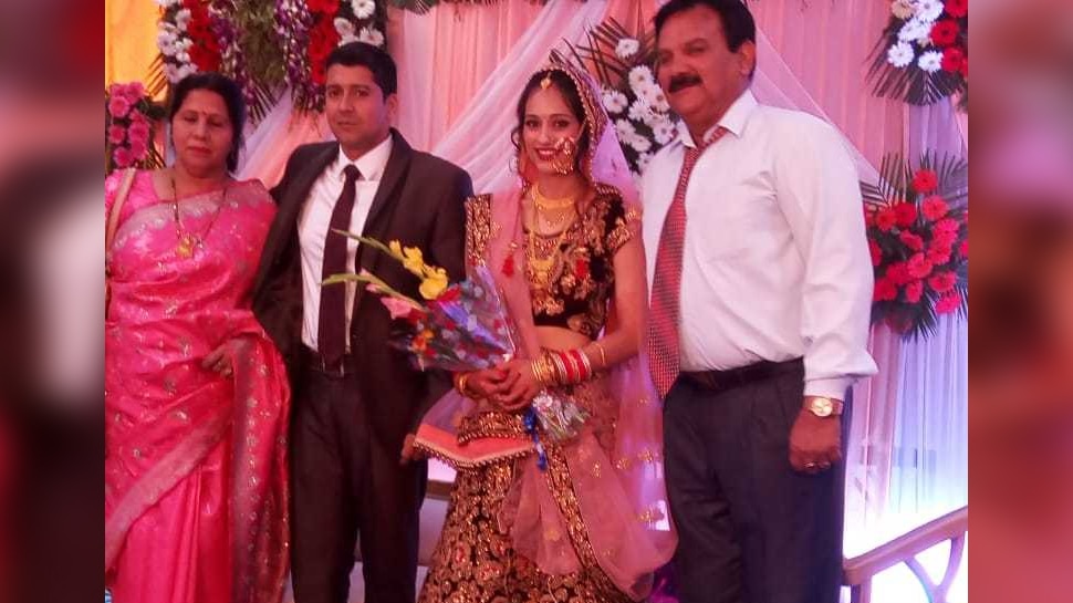तीन बहनों में इकलौते भाई only brother in the three sisters