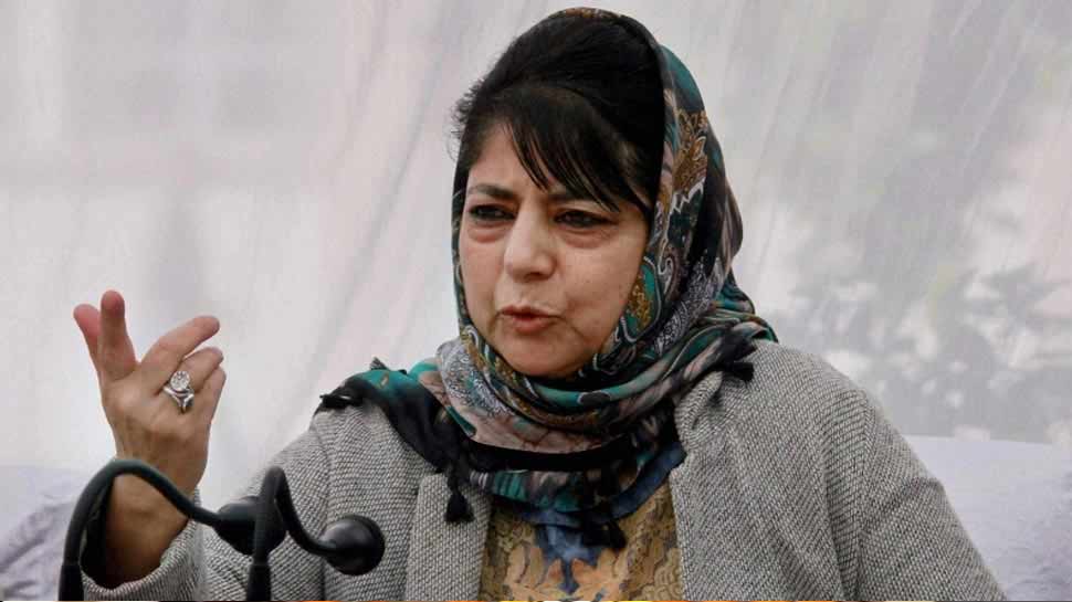 महबूबा मुफ्ती ने फिर किया पाक का समर्थन, कहा- इमरान खान को दें एक और मौका