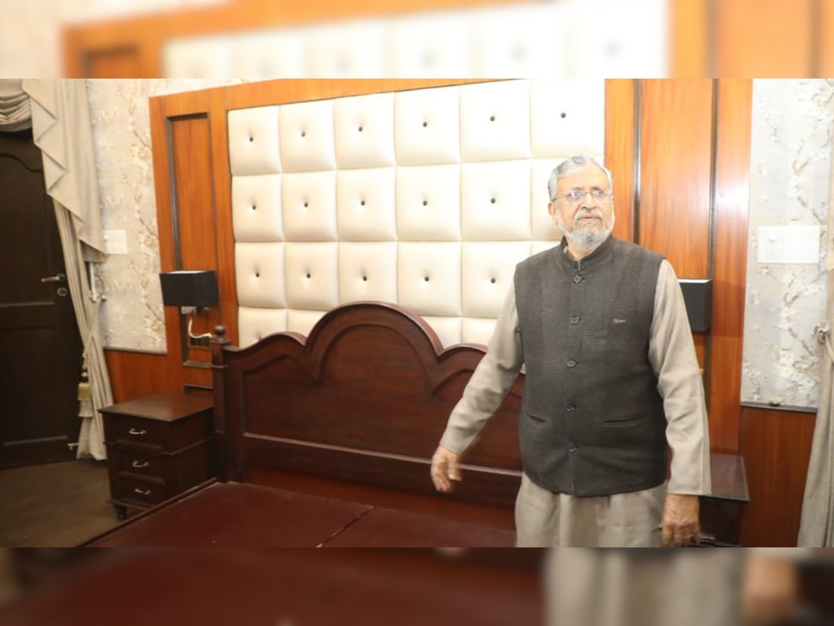 अपने नए आवास पर उपमुख्यमंत्री सुशील कुमार मोदी. (तस्वीर- @SushilModi)