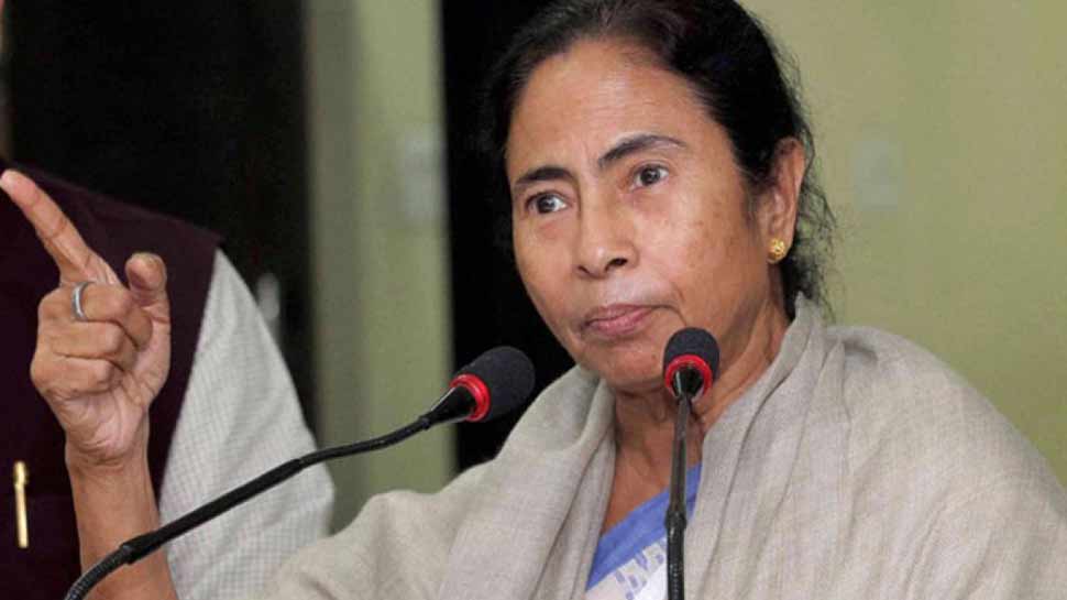 ममता बनर्जी बोलीं, 'देश में खतरनाक बयानों के जरिये की जा रही है शर्मनाक राजनीति'
