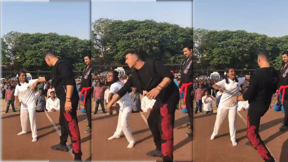 VIDEO: लड़कियां अब छेड़ने वालों को चखाएंगी मजा, खिलाड़ी अक्षय कुमार से सीखे सेल्फ डिफेंस के गुर VIDEO: लड़कियां अब छेड़ने वालों को चखाएंगी मजा, खिलाड़ी अक्षय कुमार से सीखे सेल्फ डिफेंस के गुर