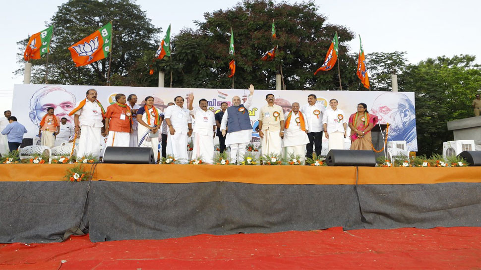 अमित शाह ने कहा कि गठबंधन सत्ता पाने का एक मोर्चा मात्र है और उसकी कोई विचारधारा या नेता नहीं है. (फोटो साभार @AmitShah) अमित शाह ने कहा कि गठबंधन सत्ता पाने का एक मोर्चा मात्र है और उसकी कोई विचारधारा या नेता नहीं है. (फोटो साभार @AmitShah)